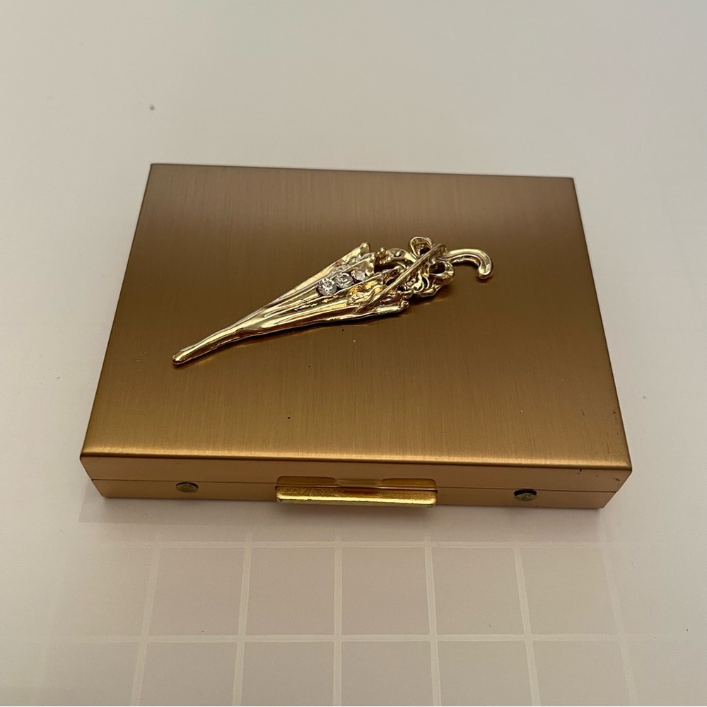 Vintage Gold Compact with Umbrella Design